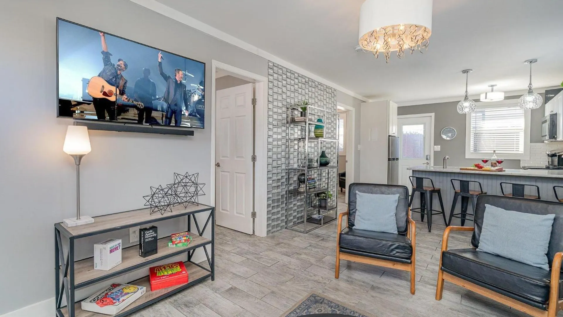 Urban Pearl-2 Bedroom & Private Patio-In Midtown Nashville